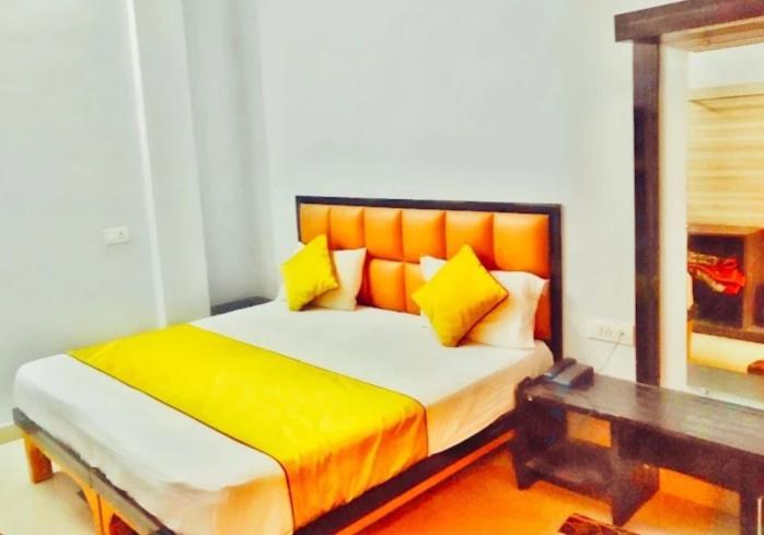 Jee, Homestay