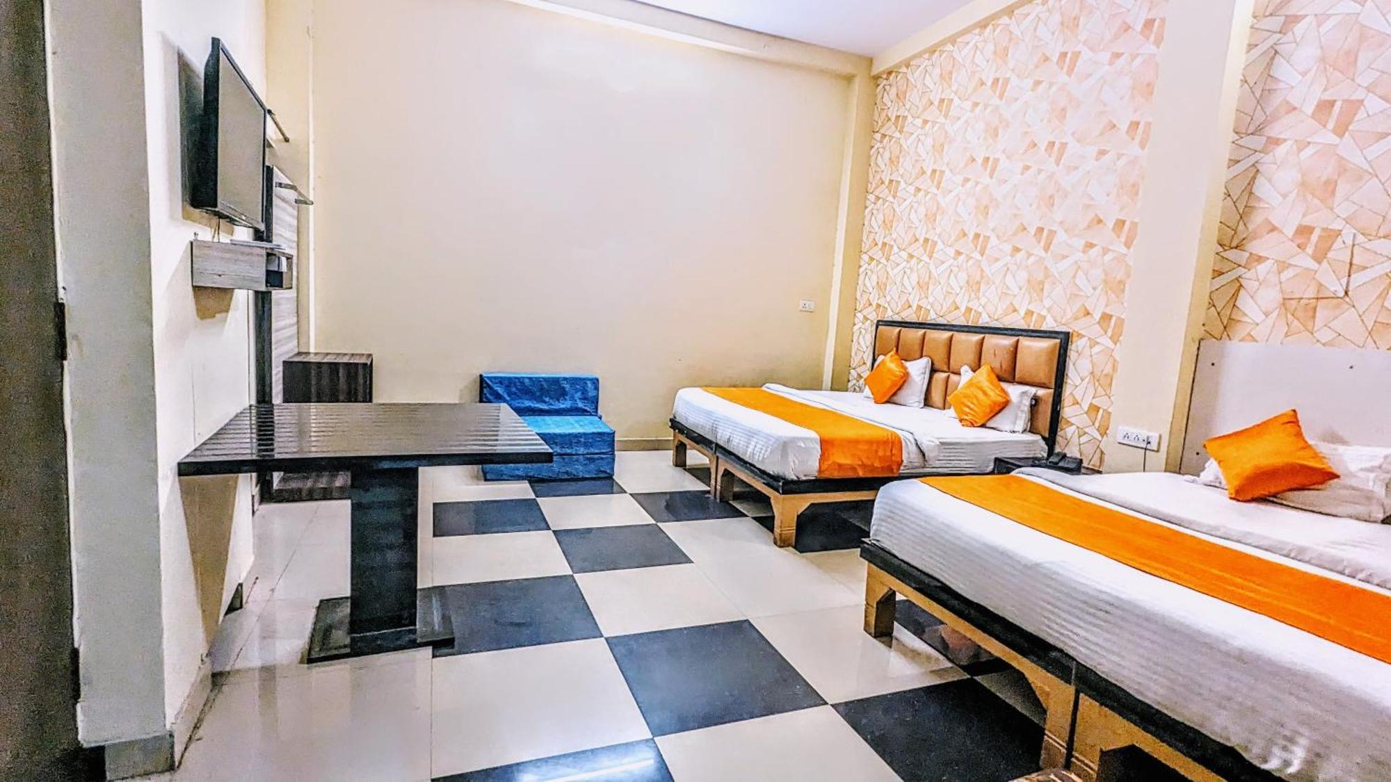 Jee, * Varanasi