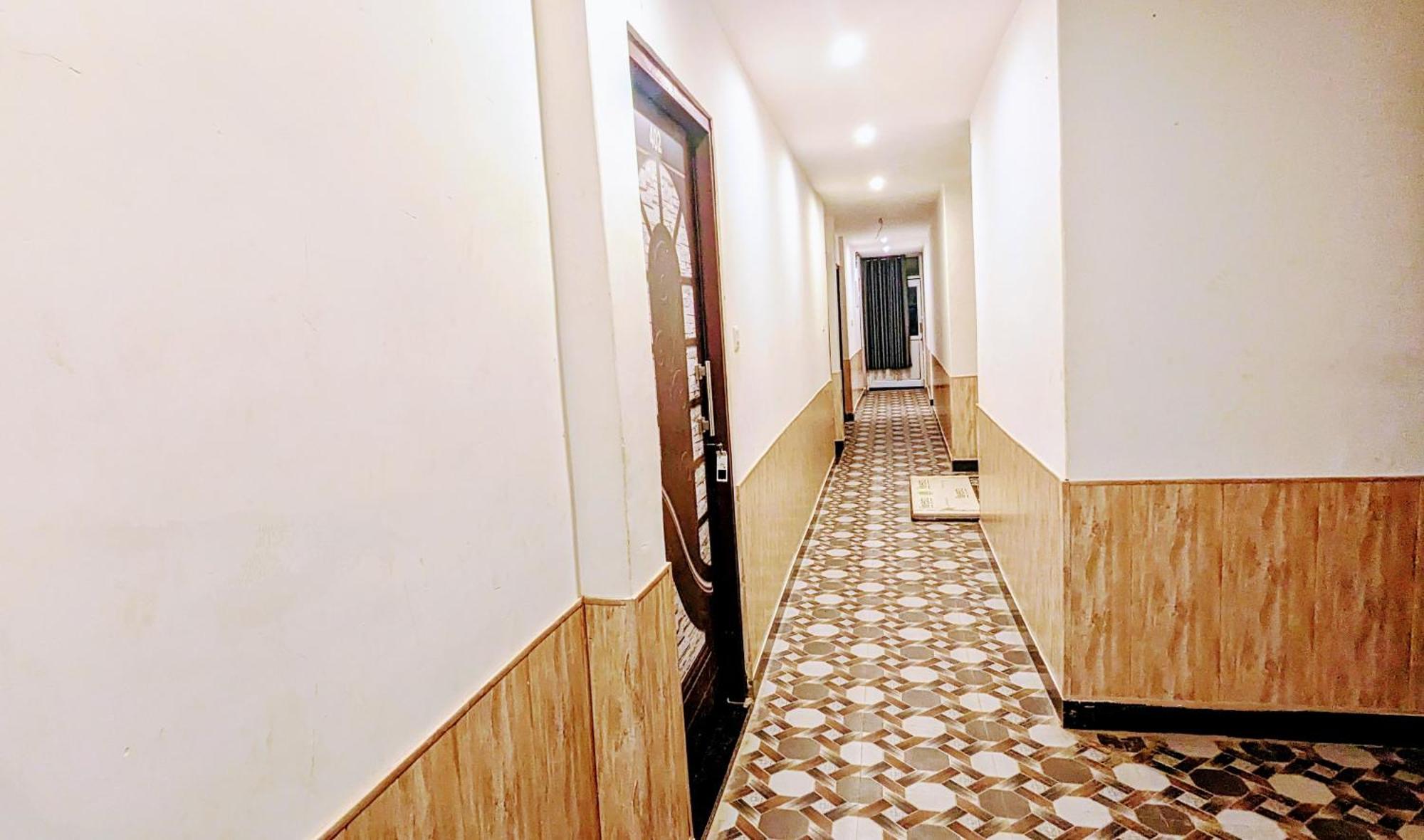 Jee, Homestay